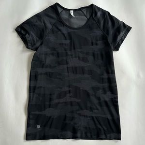 Athleta Momentum Seamless Tee Camo Short Sleeve Workout Top